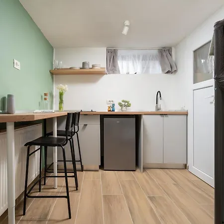 Central New 12 Sqm Room Bucarest Esterno foto