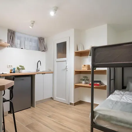 Central New 12 Sqm Room Bucarest Esterno foto