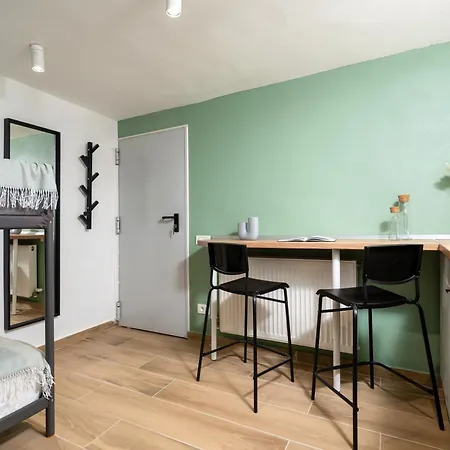 Central New 12 Sqm Room Bucarest Esterno foto